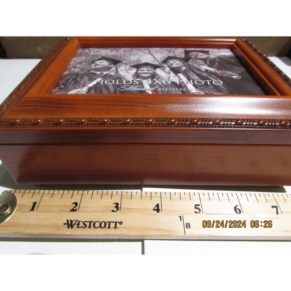 MUSICAL KEEPSAKE PHOTO BOX COTTAGE GARDEN JEWERLY BOX PLAYS WONDERFUL WORLD NEW - Picture 4 of 8
